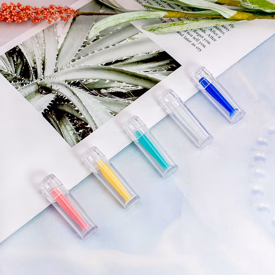 Stantuffo per lenti a contatto morbide portatili con aste di usura con custodia in plastica